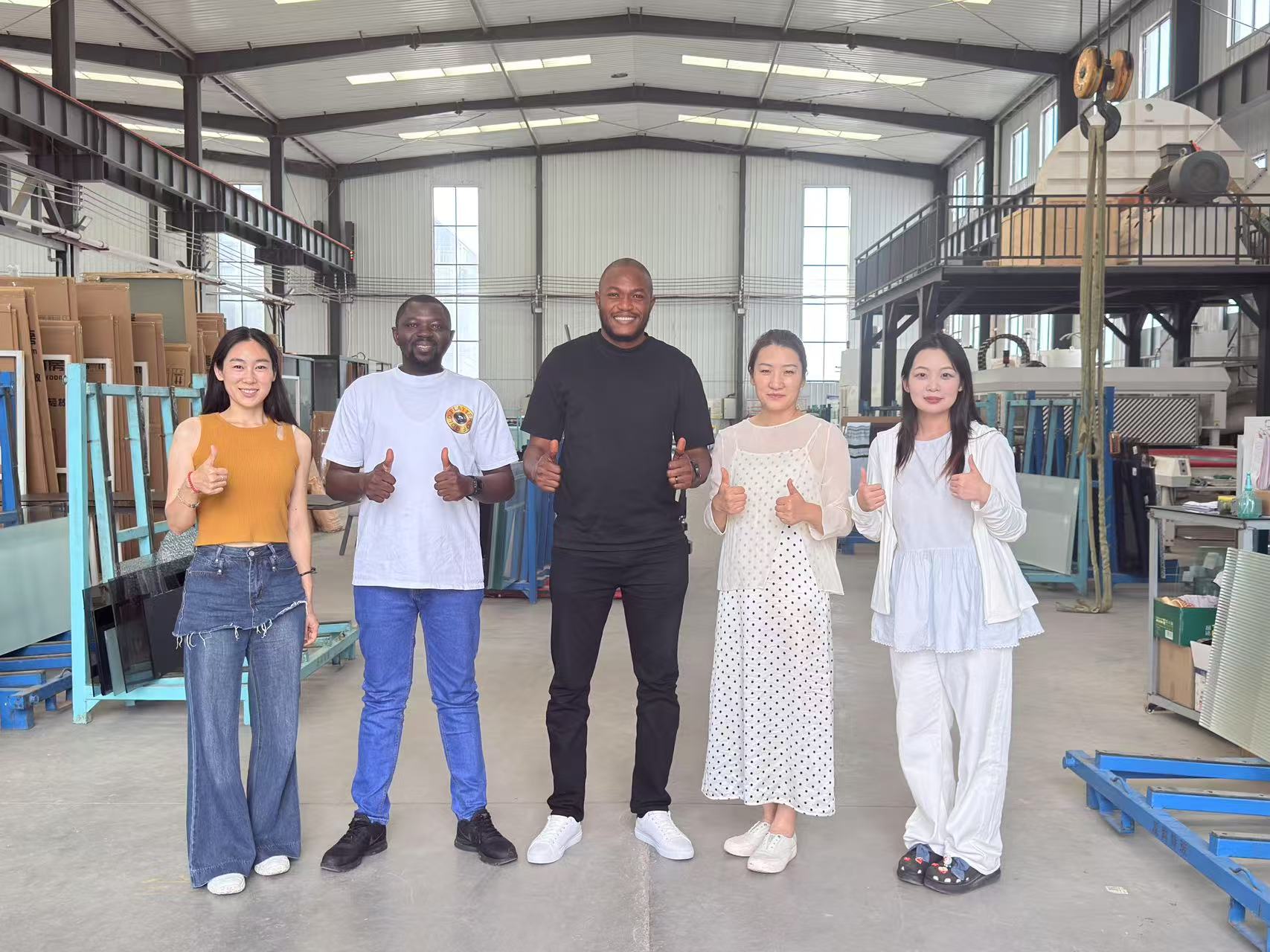 A Nigerian Buyer's Sourcing Trip in China: Henan Xiangong Integrated Shower Enclosures Become the Preferred Choice
